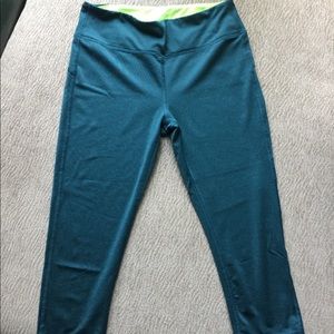 Marika Mid Calf Capri Legging